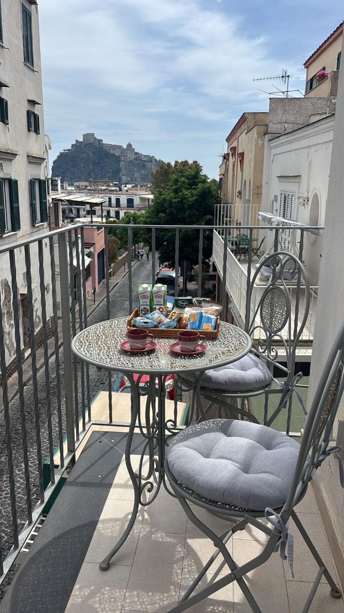 B&B A Due Passi Isquia Exterior foto